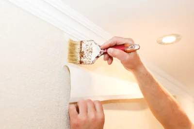 Pose de papier peint à Coutures — revêtements muraux et toiles de verre